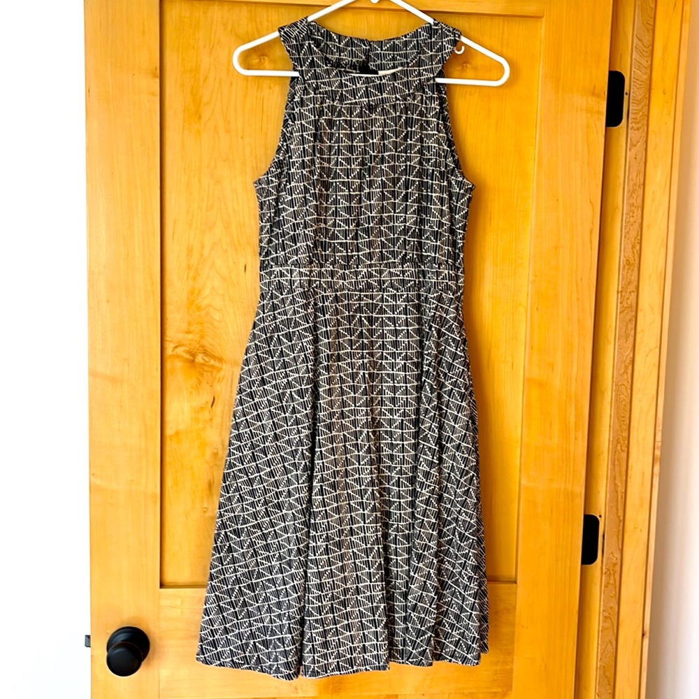 Knee length dress, zip back, with packets!